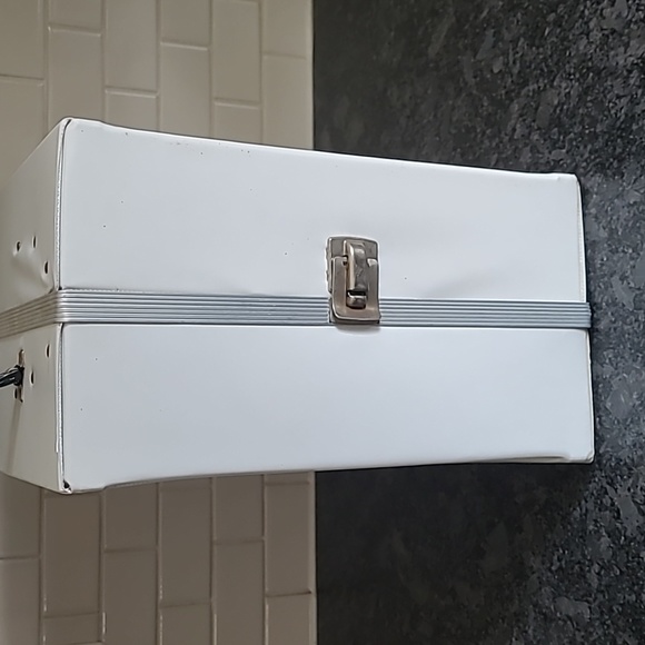 Barbie Vintage 1968 "The World of Barbie Doll Trunk" Carrying Wardrobe Case - Picture 7 of 16